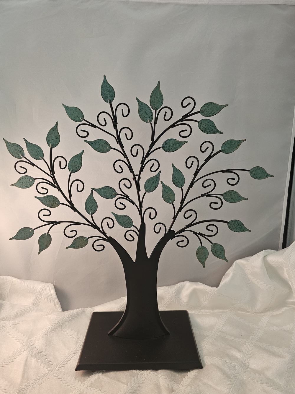 VINTAGE 2002 Hallmark Black With Green Leaves Jewelry Tree